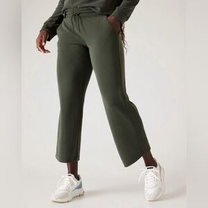 Athleta Seasoft Mid Rise Straight Crop Pants Women Medium Olive Green Athleisure